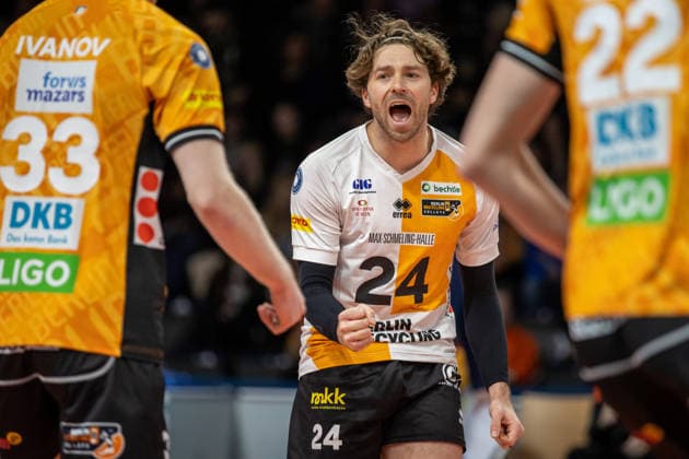 11.01.26, Berlin, Volleyball, 15. Spieltag, Berlin Recycling Volleys - SWD Powervolleys Düren. Kyle Dagostino (BR Volleys) freut sich ueber den Punktgewinn. Berlin Recycling Volleys - SWD Powervolleys Düren