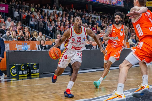 1. Basketball Bundesliga, easyCredit BBL, Saison 2025 2026, Herren, Hauptrunde, 15. Spieltag, 11.01.2026, RASTA Vechta - Fitness First Würzburg Baskets Johnathan Stove ( 22 - Fitness First Würzburg Baskets) in Aktion Vechta RASTA Dome Niedersachsen Deutschland