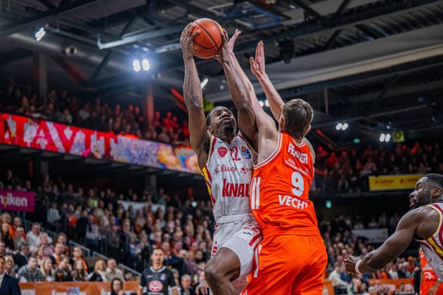 1. Basketball Bundesliga, easyCredit BBL, Saison 2025 2026, Herren, Hauptrunde, 15. Spieltag, 11.01.2026, RASTA Vechta - Fitness First Würzburg Baskets Johnathan Stove ( 22 - Fitness First Würzburg Baskets) beim Korbleger Vechta RASTA Dome Niedersachsen Deutschland