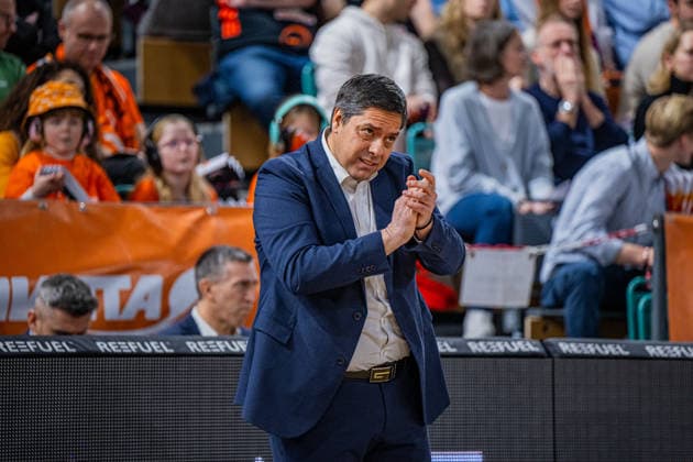 1. Basketball Bundesliga, easyCredit BBL, Saison 2025 2026, Herren, Hauptrunde, 15. Spieltag, 11.01.2026, RASTA Vechta - Fitness First Würzburg Baskets Sasa Filipovski (Head-Coach - Fitness First Würzburg Baskets) während der Partie Vechta RASTA Dome Niedersachsen Deutschland