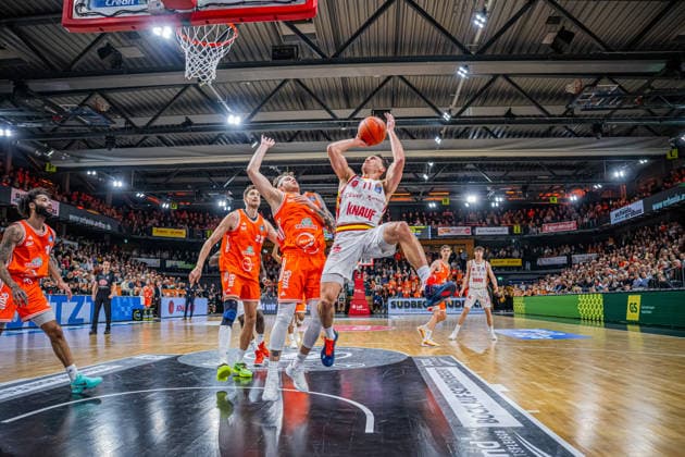 1. Basketball Bundesliga, easyCredit BBL, Saison 2025 2026, Herren, Hauptrunde, 15. Spieltag, 11.01.2026, RASTA Vechta - Fitness First Würzburg Baskets Brae Ivey ( 11 - Fitness First Würzburg Baskets) in Aktion Vechta RASTA Dome Niedersachsen Deutschland
