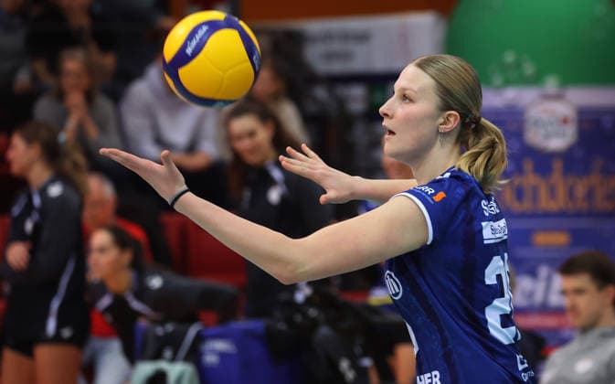 Stuttgart , Volleyball Bundesliga Allianz MTV Stuttgart vs. ETV Hamburger Volksbank Volleys , Marie Steinhilber ( Stuttgart )