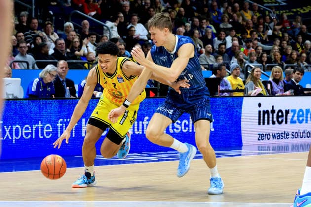 DEU, easyCredit BBL, ALBA vs. MLP Academics Heidelberg, 11.01.2026, Uber-Arena, Berlin, DEU, easyCredit BBL, ALBA vs. MLP Academics Heidelberg, im Bild Jack Kayil( ALBA Berlin 7), Niklas Wuerzner (Heidelberg 2)