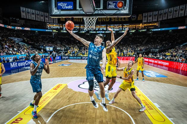 Basketball Berlin 11.01.2026 Saison 2025 2026 EasyCredit BBL 1. Bundesliga Männer, Herren Alba Berlin - MLP Academics Heidelberg Dusan Neskovic (Heidelberg, No.07) J wan Roberts (Alba Berlin, No.13)