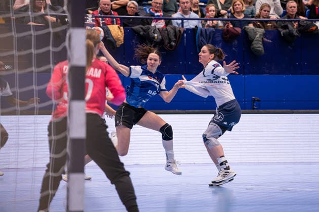 HSG Blomberg-Lippe (GER) vs. Chambray Touraine Handball (FRA), Handball, EHF European League Women, Gruppenphase, 11.1.2026, Saision 2025 2026, Lemgo Nuria Bucher (HSG Blomberg-Lippe, 21) im Torwurf Lemgo Phoenix Contact Arena Deutschland