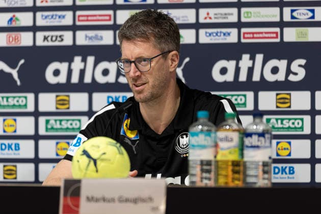 Men s Handball International: Germany vs. Croatia, 11.01.2026 HANNOVER, GERMANY - JANUARY 11: Markus Gaugisch verlängert den Vertrag beim DHB als Frauen Nationaltrainer during the match between Men s Handball International: Germany vs. Croatia at ZAG Arena on January 11, 2026 in Hannover, Germany. Copyright: xBEAUTIFULxSPORTS KennyxBeelex