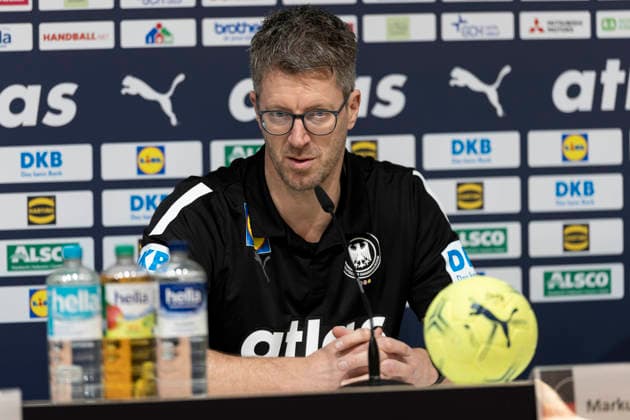 Men s Handball International: Germany vs. Croatia, 11.01.2026 HANNOVER, GERMANY - JANUARY 11: Markus Gaugisch verlängert den Vertrag beim DHB als Frauen Nationaltrainer during the match between Men s Handball International: Germany vs. Croatia at ZAG Arena on January 11, 2026 in Hannover, Germany. Copyright: xBEAUTIFULxSPORTS KennyxBeelex