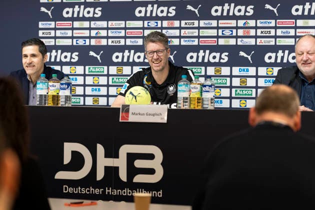 Men s Handball International: Germany vs. Croatia, 11.01.2026 HANNOVER, GERMANY - JANUARY 11: Markus Gaugisch verlängert den Vertrag beim DHB als Frauen Nationaltrainer during the match between Men s Handball International: Germany vs. Croatia at ZAG Arena on January 11, 2026 in Hannover, Germany. Copyright: xBEAUTIFULxSPORTS KennyxBeelex