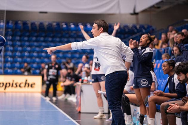 HSG Blomberg-Lippe (GER) vs. Chambray Touraine Handball (FRA), Handball, EHF European League Women, Gruppenphase, 11.1.2026, Saision 2025 2026, Lemgo Comte Camille (Chambray Touraine Handball, Trainer) gestikuliert Lemgo Phoenix Contact Arena Deutschland