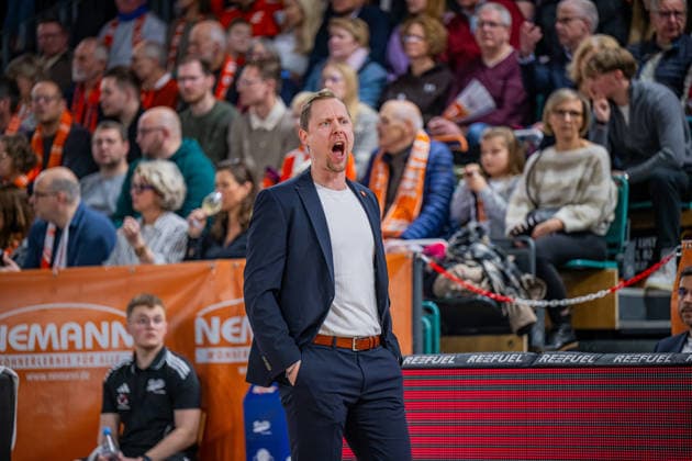 1. Basketball Bundesliga, easyCredit BBL, Saison 2025 2026, Herren, Hauptrunde, 15. Spieltag, 11.01.2026, RASTA Vechta - Fitness First Würzburg Baskets Christian Held (Head-Coach - RASTA Vechta) während der Partie Vechta RASTA Dome Niedersachsen Deutschland