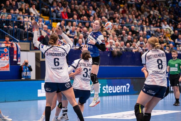 HSG Blomberg-Lippe (GER) vs. Chambray Touraine Handball (FRA), Handball, EHF European League Women, Gruppenphase, 11.1.2026, Saision 2025 2026, Lemgo Nieke Kuehne (HSG Blomberg-Lippe, 09) im Torwurf Lemgo Phoenix Contact Arena Deutschland