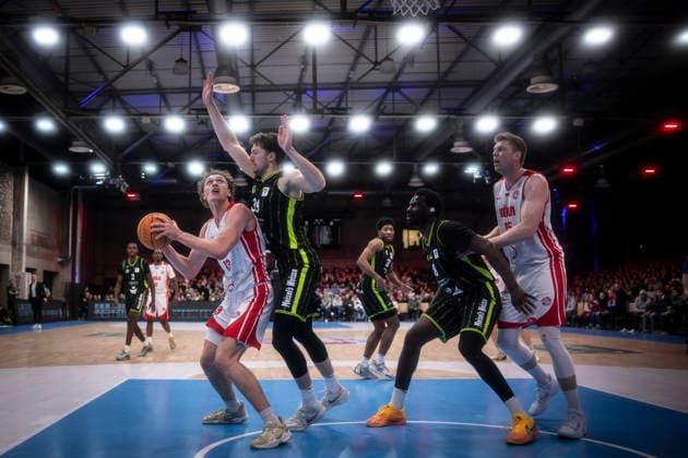 Barmer 2. Basketball Bundesliga ProA: Rheinstars Koeln vs. BBC Bayreuth, 11.01.26 Köln, 11.01.26 - Adam John Paige (RheinStars Köln, 13, PF), Willem Brandwijk (BBC Bayreuth, 39), Nat Diallo (BBC Bayreuth, 8), Björn Rohwer (RheinStars Köln, 15, C) während des Spiels der Barmer 2. Basketball Bundesliga ProA: Rheinstars Koeln vs. BBC Bayreuth in der Motor World in Köln. Copyright: xBEAUTIFULxSPORTS AxelxKohringx