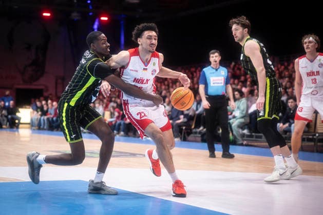 Barmer 2. Basketball Bundesliga ProA: Rheinstars Koeln vs. BBC Bayreuth, 11.01.26 Köln, 11.01.26 - Tehree Horn (BBC Bayreuth, 2), Justin Onyejiaka (RheinStars Köln, 22, SF) während des Spiels der Barmer 2. Basketball Bundesliga ProA: Rheinstars Koeln vs. BBC Bayreuth in der Motor World in Köln. Copyright: xBEAUTIFULxSPORTS AxelxKohringx