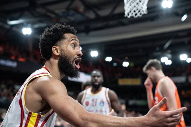 Davion Mintz (10, Würzburg Baskets) in Aktion nach einem Pfiff des Schiedsrichters am 15. Spieltag der EasyCredit BBL in der Partie Rasta Vechta gegen Fitness First Würzburg Baskets. Davion Mintz (10, Würzburg Baskets) in Aktion