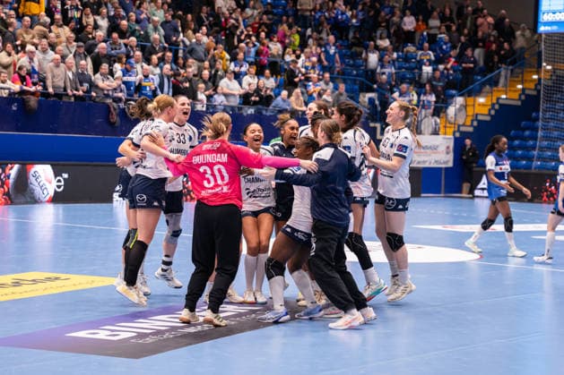 HSG Blomberg-Lippe (GER) vs. Chambray Touraine Handball (FRA), Handball, EHF European League Women, Gruppenphase, 11.1.2026, Saision 2025 2026, Lemgo Die Spielerinnen der Chambray Touraine Handball (FRA) feiern nach dem Sieg (26:25) gegen die HSG Blomberg-Lippe (GER) Lemgo Phoenix Contact Arena Deutschland