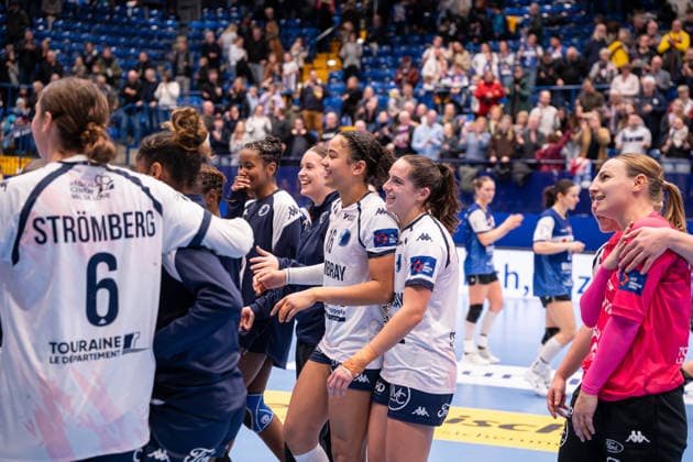 HSG Blomberg-Lippe (GER) vs. Chambray Touraine Handball (FRA), Handball, EHF European League Women, Gruppenphase, 11.1.2026, Saision 2025 2026, Lemgo Die Spielerinnen der Chambray Touraine Handball (FRA) feiern nach dem Sieg (26:25) gegen die HSG Blomberg-Lippe (GER) Lemgo Phoenix Contact Arena Deutschland
