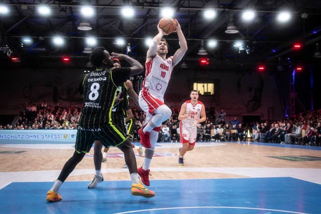Barmer 2. Basketball Bundesliga ProA: Rheinstars Koeln vs. BBC Bayreuth, 11.01.26 Köln, 11.01.26 - Haris Hujic (RheinStars Köln, 10, SG), Nat Diallo (BBC Bayreuth, 8) während des Spiels der Barmer 2. Basketball Bundesliga ProA: Rheinstars Koeln vs. BBC Bayreuth in der Motor World in Köln. Copyright: xBEAUTIFULxSPORTS AxelxKohringx