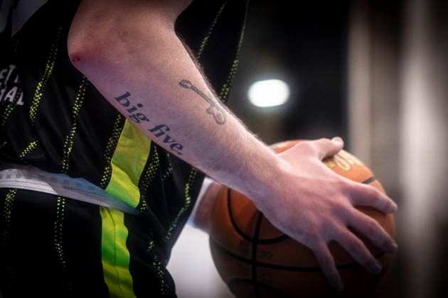 Barmer 2. Basketball Bundesliga ProA: Rheinstars Koeln vs. BBC Bayreuth, 11.01.26 Köln, 11.01.26 - Tattoo eines Spielers von BBC Bayreuth während des Spiels der Barmer 2. Basketball Bundesliga ProA: Rheinstars Koeln vs. BBC Bayreuth in der Motor World in Köln. Copyright: xBEAUTIFULxSPORTS AxelxKohringx