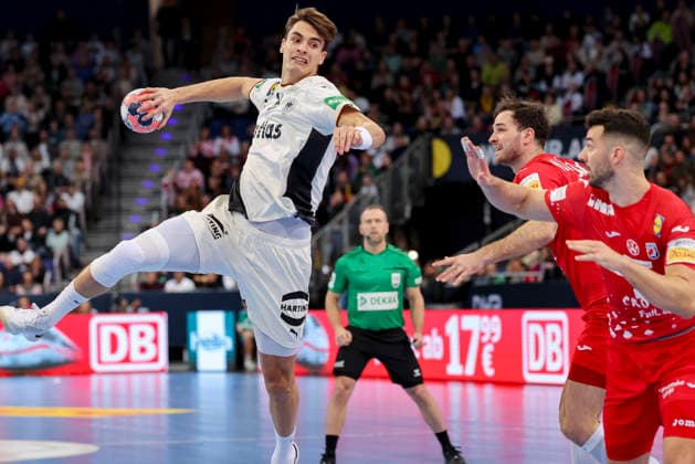 Julian Koester (Germany) kontrolliert den Ball, Friendly match, Germany vs Croatia, ZAG Arena am 11. January 2026 in Hannover, Deutschland. (Foto von Marco Steinbrenner DeFodi Images) Julian Koester (Germany) controls the ball, Friendly match, Germany vs Croatia, ZAG Arena, January 11, 2026 in Hannover, Germany. (Photo by Marco Steinbrenner DeFodi Images) -
