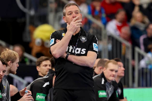 Bundestrainer Alfred Gislason (Germany) schaut enttaeuscht, Friendly match, Germany vs Croatia, ZAG Arena am 11. January 2026 in Hannover, Deutschland. (Foto von Marco Steinbrenner DeFodi Images) Bundestrainer Alfred Gislason (Germany) looks dejected, Friendly match, Germany vs Croatia, ZAG Arena, January 11, 2026 in Hannover, Germany. (Photo by Marco Steinbrenner DeFodi Images) -