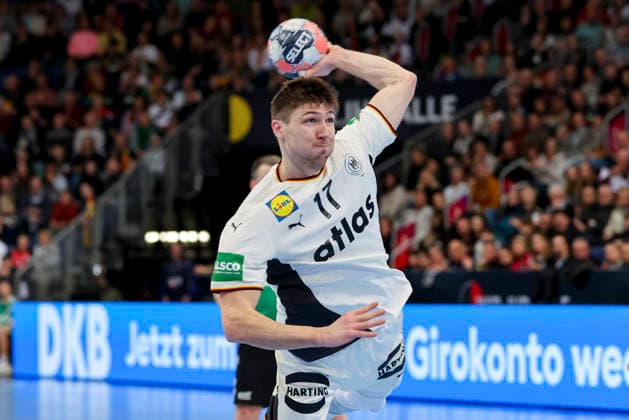 Lukas Zerbe (Germany) kontrolliert den Ball, Friendly match, Germany vs Croatia, ZAG Arena am 11. January 2026 in Hannover, Deutschland. (Foto von Marco Steinbrenner DeFodi Images) Lukas Zerbe (Germany) controls the ball, Friendly match, Germany vs Croatia, ZAG Arena, January 11, 2026 in Hannover, Germany. (Photo by Marco Steinbrenner DeFodi Images) -