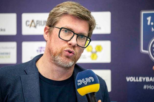 1.Volleyball Bundesliga -Saison 2025 2026 Cerebricks Volley Goats Mitteldeutschland vs.SVG Lüneburg Halle, Deutschland 11. Januar 2026: Im Bild:Trainer Stefan Huebner (Lueneburg) Halle Saale swh.Arena Sachsen-Anhalt Deutschland