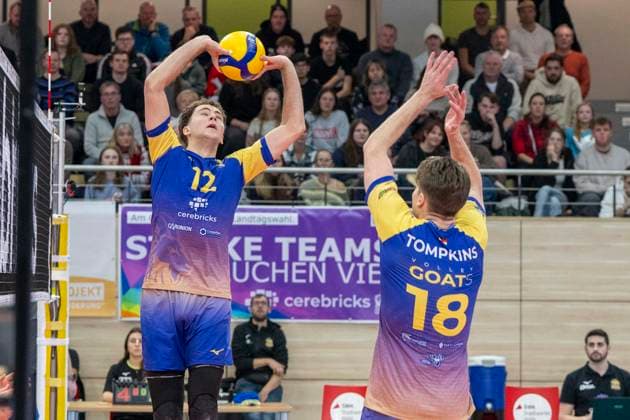 1.Volleyball Bundesliga -Saison 2025 2026 Cerebricks Volley Goats Mitteldeutschland vs.SVG Lüneburg Halle, Deutschland 11. Januar 2026: Im Bild:v.li.Paul Klimm (Bitterfeld) und Dax Tompkins (Bitterfeld) Halle Saale swh.Arena Sachsen-Anhalt Deutschland