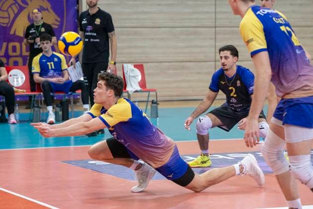 1.Volleyball Bundesliga -Saison 2025 2026 Cerebricks Volley Goats Mitteldeutschland vs.SVG Lüneburg Halle, Deutschland 11. Januar 2026: Im Bild:v.li.Erik Brand (Bitterfeld) und Arshia Feizollahi (Bitterfeld) Halle Saale swh.Arena Sachsen-Anhalt Deutschland