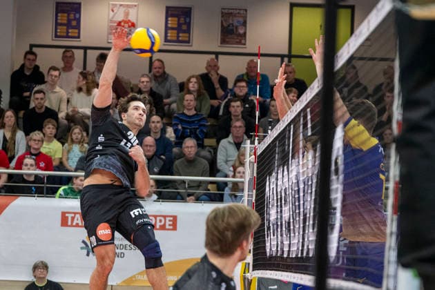 1.Volleyball Bundesliga -Saison 2025 2026 Cerebricks Volley Goats Mitteldeutschland vs.SVG Lüneburg Halle, Deutschland 11. Januar 2026: Im Bild:Ethan Champlin (Lueneburg) Halle Saale swh.Arena Sachsen-Anhalt Deutschland