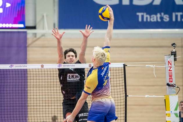 1.Volleyball Bundesliga -Saison 2025 2026 Cerebricks Volley Goats Mitteldeutschland vs.SVG Lüneburg Halle, Deutschland 11. Januar 2026: Im Bild:v.li.Ethan Champlin (Lueneburg) und Samuel Schellenberg (Bitterfeld) Halle Saale swh.Arena Sachsen-Anhalt Deutschland
