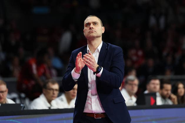 Marko Stankovic (Telekom Baskets Bonn, Chef-Trainer) applaudiert, GER, FC Bayern Basketball vs. Telekom Baskets Bonn, Basketball, easycredit Basketball Bundesliga, 15. Spieltag, Saison 2025 2026, 11.01.2026, GER, FC Bayern Basketball vs. Telekom Baskets Bonn, Basketball, easycredit Basketball Bundesliga, 15. Spieltag, Saison 2025 2026, 11.01.2026 Muenchen Copyright: xEibner-Pressefoto JennixMaulx EP_JML