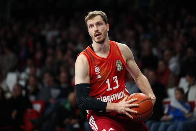 Andreas Obst (FC Bayern Basketball, 13) mit Ball, GER, FC Bayern Basketball vs. Telekom Baskets Bonn, Basketball, easycredit Basketball Bundesliga, 15. Spieltag, Saison 2025 2026, 11.01.2026, GER, FC Bayern Basketball vs. Telekom Baskets Bonn, Basketball, easycredit Basketball Bundesliga, 15. Spieltag, Saison 2025 2026, 11.01.2026 Muenchen Copyright: xEibner-Pressefoto JennixMaulx EP_JML