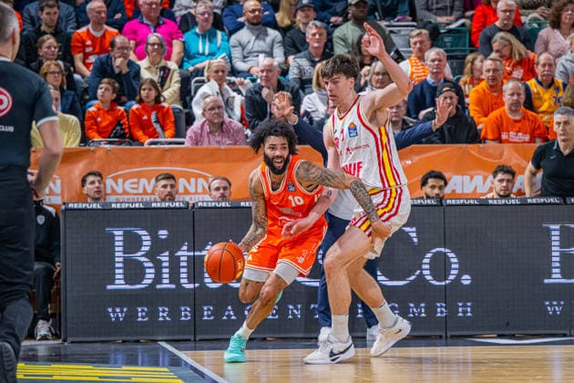 1. Basketball Bundesliga, easyCredit BBL, Saison 2025 2026, Herren, Hauptrunde, 15. Spieltag, 11.01.2026, RASTA Vechta - Fitness First Würzburg Baskets Tevin Brown ( 10 - RASTA Vechta) in Aktion Vechta RASTA Dome Niedersachsen Deutschland