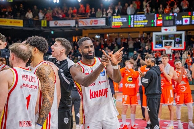 1. Basketball Bundesliga, easyCredit BBL, Saison 2025 2026, Herren, Hauptrunde, 15. Spieltag, 11.01.2026, RASTA Vechta - Fitness First Würzburg Baskets David Muenkat ( 55 - Fitness First Würzburg Baskets) nach der Partie Vechta RASTA Dome Niedersachsen Deutschland
