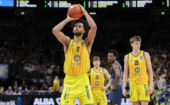 Norris Agbakoko am Ball bei Freiwurf Aktion Oberkörper Basketball BBL Bundesliga Herren 15. Spieltag Saison 2025 2026 11.01.2026 ALBA Berlin vs MLP Academics Heidelberg