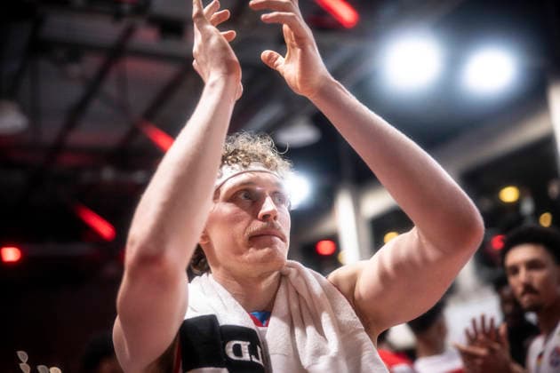 Barmer 2. Basketball Bundesliga ProA: Rheinstars Koeln vs. BBC Bayreuth, 11.01.26 Köln, 11.01.26 - Adam John Paige (RheinStars Köln, 13, PF) feiert den Sieg nach dem Spiels der Barmer 2. Basketball Bundesliga ProA: Rheinstars Koeln vs. BBC Bayreuth in der Motor World in Köln. Copyright: xBEAUTIFULxSPORTS AxelxKohringx