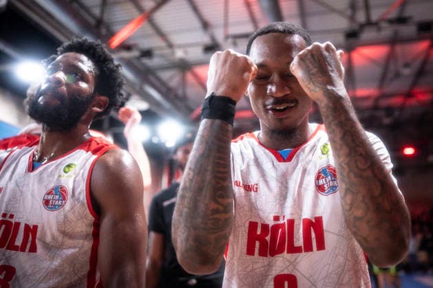 Barmer 2. Basketball Bundesliga ProA: Rheinstars Koeln vs. BBC Bayreuth, 11.01.26 Köln, 11.01.26 - Cerdic Russel jr. (Rheinstars Köln, 0, PG) freut sich über den Sieg nach dem Spiel der Barmer 2. Basketball Bundesliga ProA: Rheinstars Koeln vs. BBC Bayreuth in der Motor World in Köln. Copyright: xBEAUTIFULxSPORTS AxelxKohringx