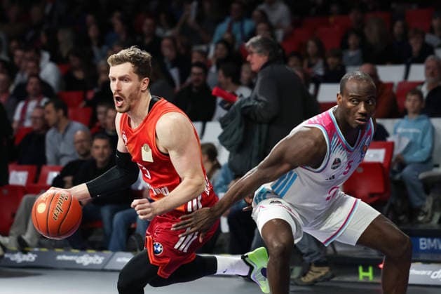 Andreas Obst (FC Bayern Basketball, 13) mit Tylan Birts (Telekom Baskets Bonn, 05), GER, FC Bayern Basketball vs. Telekom Baskets Bonn, Basketball, easycredit Basketball Bundesliga, 15. Spieltag, Saison 2025 2026, 11.01.2026, GER, FC Bayern Basketball vs. Telekom Baskets Bonn, Basketball, easycredit Basketball Bundesliga, 15. Spieltag, Saison 2025 2026, 11.01.2026 Muenchen Copyright: xEibner-Pressefoto JennixMaulx EP_JML