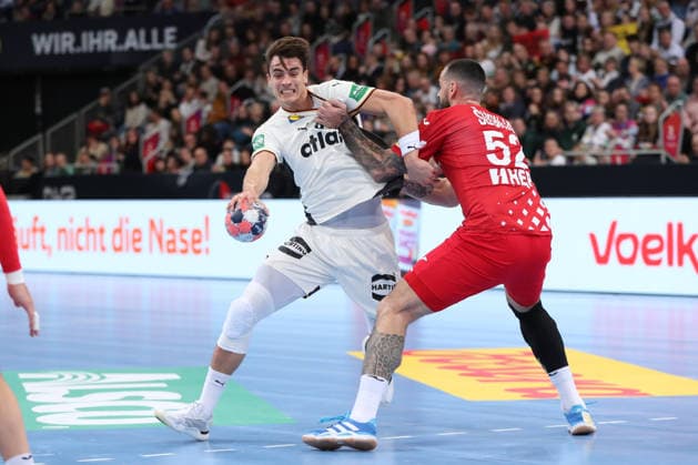 11.01.2026, xgox, Handball, Länderspiel, Deutschland - Kroatien v.l. Miro Schluroff (Deutschland, 5), Leon Susnja (Kroatien, 52) Zweikampf, Duell, Kampf, tackle Hannover