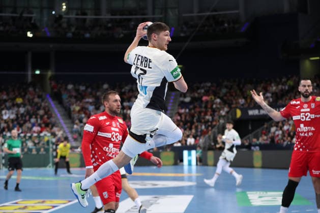 11.01.2026, xgox, Handball, Länderspiel, Deutschland - Kroatien v.l. Lukas Zerbe (Deutschland, 17) wirft Tor, Torschuetze, erzielt Tor, Treffer, scores the goal Hannover