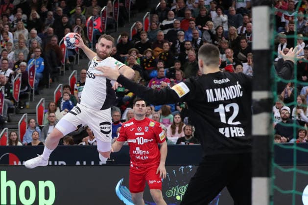 11.01.2026, xgox, Handball, Länderspiel, Deutschland - Kroatien v.l. Lukas Mertens (Deutschland, 36) wirft Tor, Torschuetze, erzielt Tor, Treffer, scores the goal Hannover