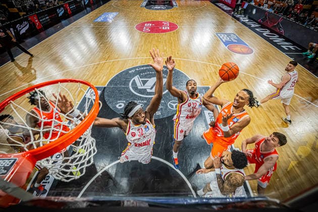 1. Basketball Bundesliga, easyCredit BBL, Saison 2025 2026, Herren, Hauptrunde, 15. Spieltag, 11.01.2026, RASTA Vechta - Fitness First Würzburg Baskets Alonzo Verge ( 11 - RASTA Vechta) beim Korbleger Vechta RASTA Dome Niedersachsen Deutschland