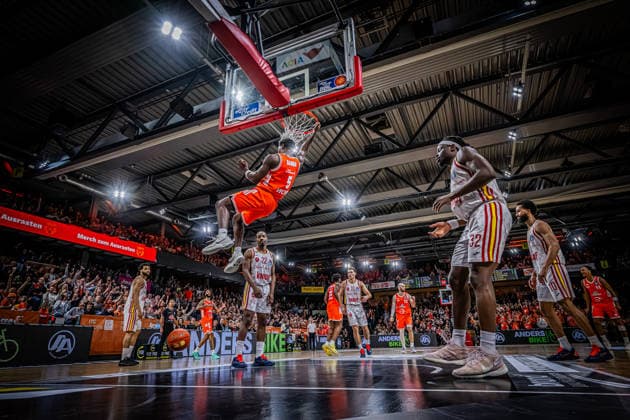 1. Basketball Bundesliga, easyCredit BBL, Saison 2025 2026, Herren, Hauptrunde, 15. Spieltag, 11.01.2026, RASTA Vechta - Fitness First Würzburg Baskets TJ Bamba ( 5 - RASTA Vechta) beim Dunk Vechta RASTA Dome Niedersachsen Deutschland