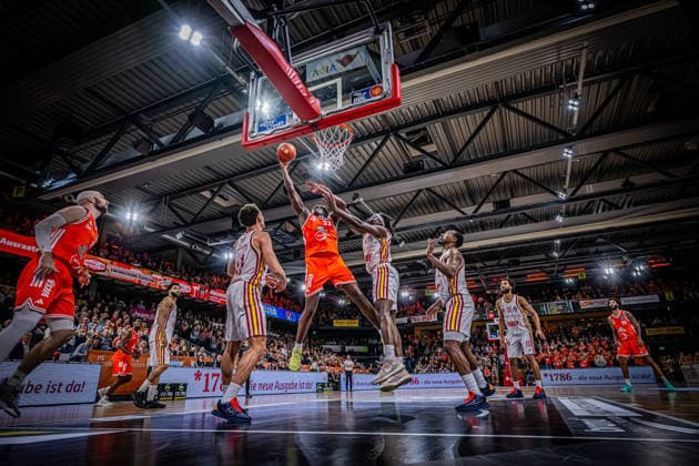 1. Basketball Bundesliga, easyCredit BBL, Saison 2025 2026, Herren, Hauptrunde, 15. Spieltag, 11.01.2026, RASTA Vechta - Fitness First Würzburg Baskets Malcolm Dandridge ( 23 - RASTA Vechta) beim Korbleger Vechta RASTA Dome Niedersachsen Deutschland
