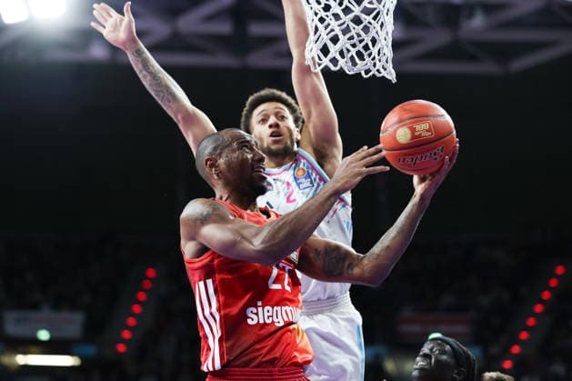 Isiaha Mike (FC Bayern Basketball, 22) mit Alijah Comithier (Telekom Baskets Bonn, 02), GER, FC Bayern Basketball vs. Telekom Baskets Bonn, Basketball, easycredit Basketball Bundesliga, 15. Spieltag, Saison 2025 2026, 11.01.2026, GER, FC Bayern Basketball vs. Telekom Baskets Bonn, Basketball, easycredit Basketball Bundesliga, 15. Spieltag, Saison 2025 2026, 11.01.2026 Muenchen Copyright: xEibner-Pressefoto JennixMaulx EP_JML