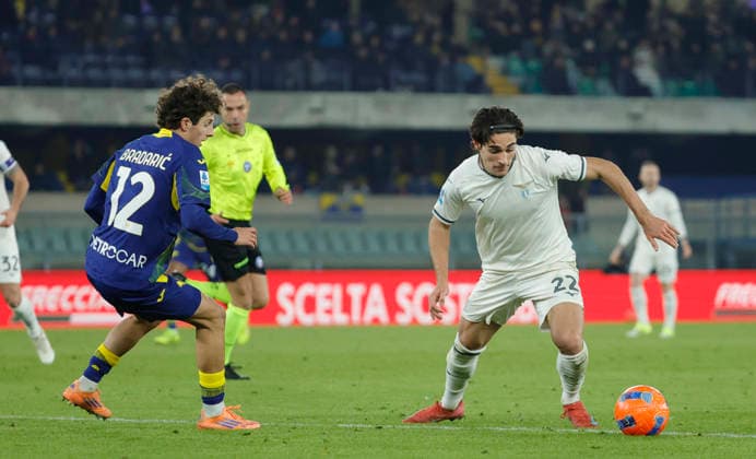 January 11, 2026, Verona, VR: Hellas Verona s Domagoj Bradaric and SS Lazio s Matteo Cancellieri in action during the Italian Serie A soccer match Hellas Verona FC vs SS Lazio at Stadio Marcantonio Bentegodi in Verona, Italia, 11 January 2026. .ANSA EMANUELE PENNACCHIO. Serie A: Hellas Verona FC Vs SS Lazio  - ZUMAa110 20260111_zaf_a110_050 Copyright: xEmanuelexPennacchiox