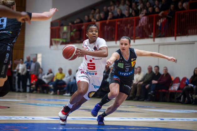 Saarlouis Royals Nr. 5 Magaly Sonja Meynadier - GiroLive Panthers Osnabrück 73:65 Saarlouis Royals. - 1. Damen Basketball Bundesliga 1DBBL Panthers gegen Royals