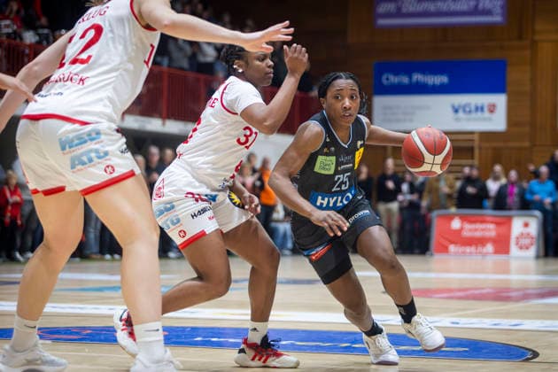 Saarlouis Royals Nr. 25 Martha Ann Burse - GiroLive Panthers Osnabrück 73:65 Saarlouis Royals. - 1. Damen Basketball Bundesliga 1DBBL Panthers gegen Royals