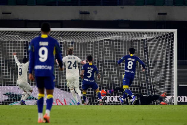 Verona™s Victor Nelsson™s own goal 0-1 , Lazio celebration during the Serie A soccer match between Hellas Verona and Lazio at the Bentegodi Stadium in Verona, north west Italy - Sunday , January 11 , 2026. - Soccer .  Copyright: xPaolaxGarbuio Lapressex