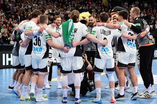 11.01.2026 xkhx ZAG Arena Hannover Länderspiel der Deutschen Handball - Nationalmannschaft gegen Kroatien als Vorbereitung auf die Handball-EM 2026 Die deutsche Mannschaft jubelt